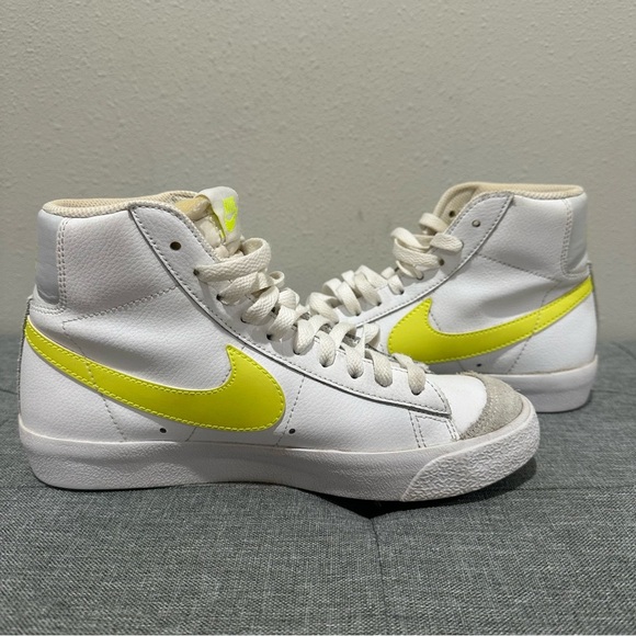 Nike Women's Nike Blazer Mid 77 White Lemon Venom Sneaker - Picture 8 of 10